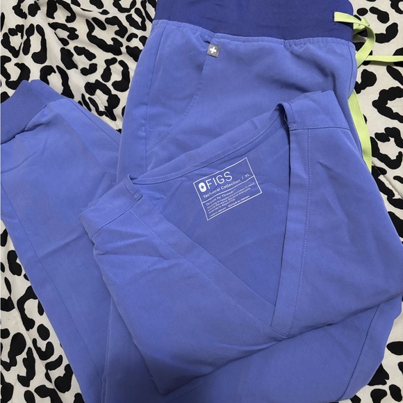 Figs scrubs set - Picture 2 of 2